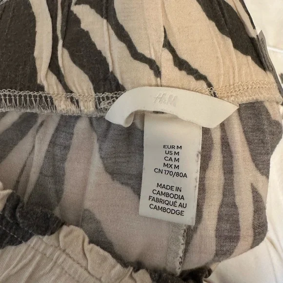 H&M Zebra Strip Pants - Picture 2 of 2